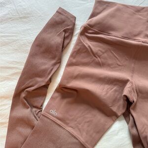 Alo yoga goddess legging in blush